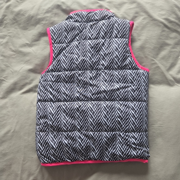 U.S. Polo Assn. Girls 6 Black and White Chevron Vest with Pink Trim - Picture 2 of 6